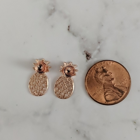 Rose gold pineapple stud earrings new - Picture 4 of 4
